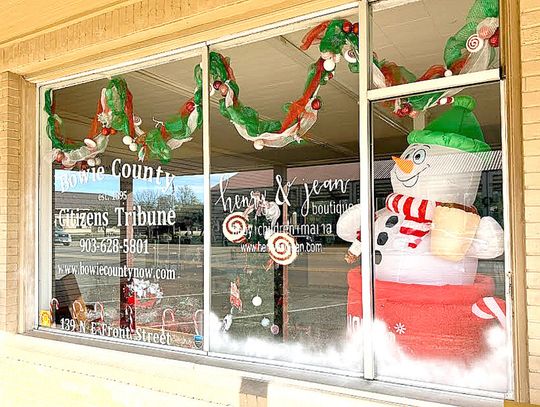 Dogwood Garden Club of New Boston presents Tribune with Yard of the Month Award