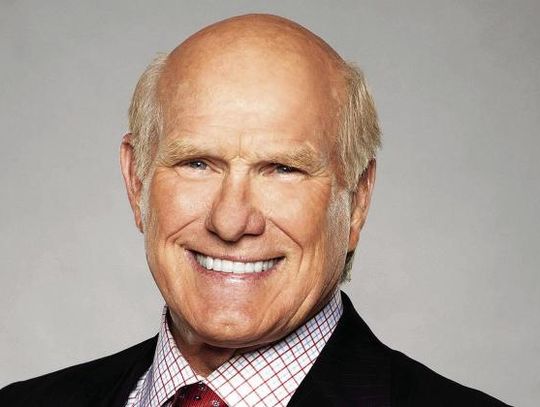 Farmers Bank Foundation Brings Former NFL Quarterback and Television Personality Terry Bradshaw to Texarkana for 2023 Distinguished Speaker Series
