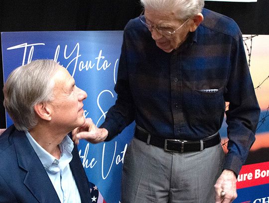 Governor Abbott makes visit to Bowie County