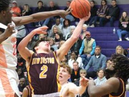 Hooks and Avery win Bi-District round games