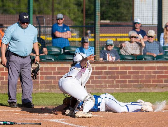 Hooks and DeKalb battle for district softball title