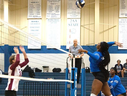 Hooks hosts Been There, Dug That volleyball classic