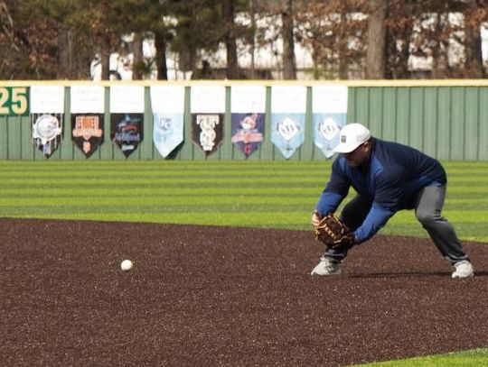 Hooks ISD hosts Alumni baseball games