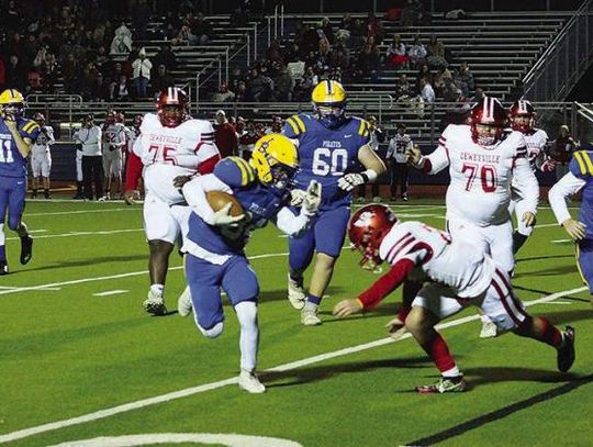 James Bowie Pirates advance in football playoffs