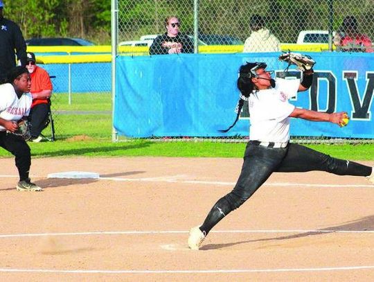 Lady Bears beat Redwater, Hornets shutout Lions