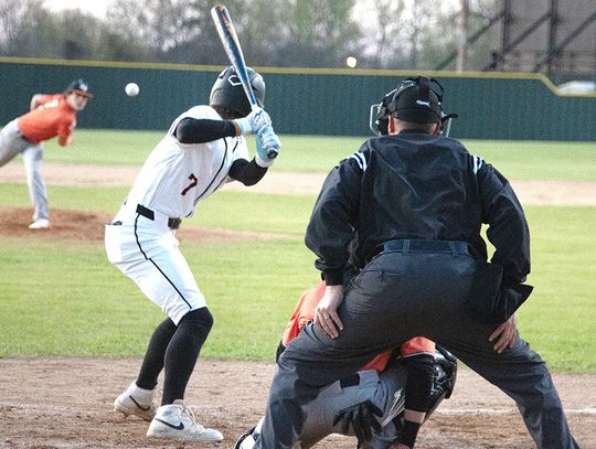 Lady Bears keep winning, Dragons earn win over Hooks
