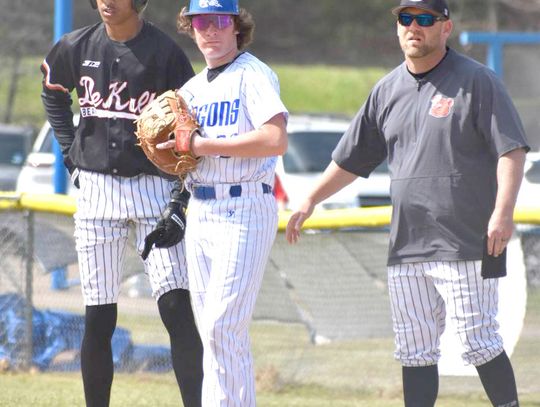 Lady Bears win 7th straight, Pirates blank L-K 15-0