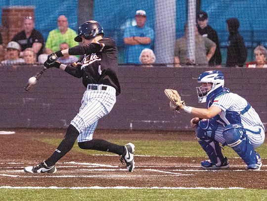 Lady Hornets upset DeKalb to tighten district standings