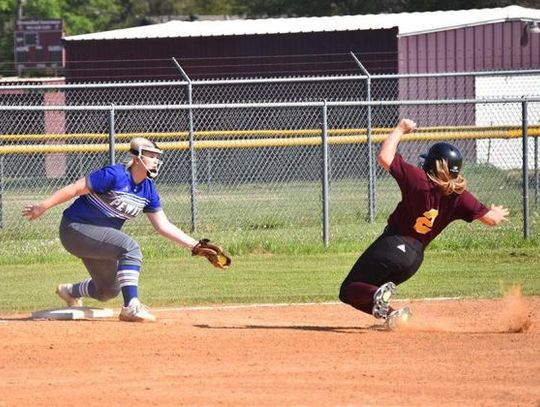 Lady Lions, Lady Pirates grab big district wins