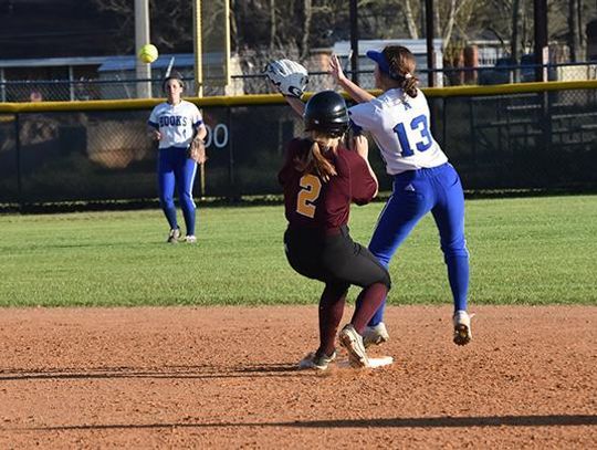 Lady Lions win, Lady Bears beat Redwater