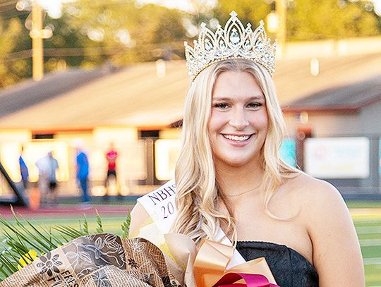 Lions and Hornets crown 2025 Homecoming queens