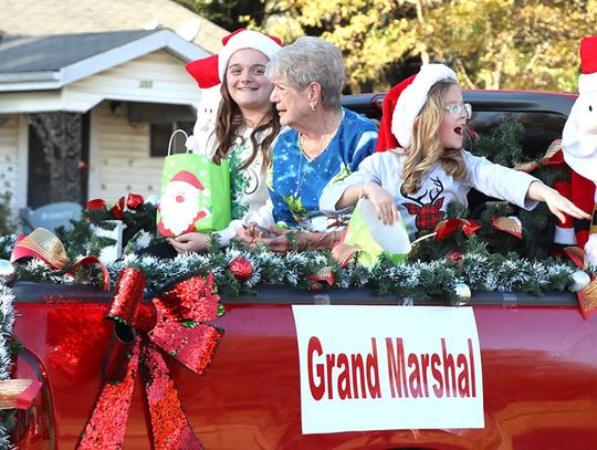 Maud celebrates Christmas with downtown parade