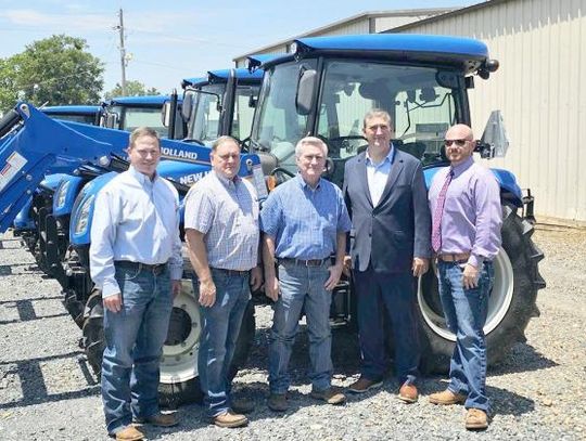 Moran speaks to business leaders in DeKalb