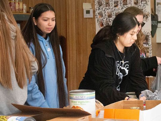 NBHS Honor Society lends a hand to Community Kitchen