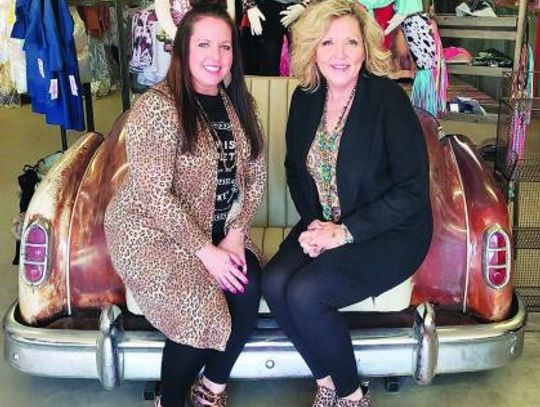 New boutique brings style, customer service to downtown Hooks