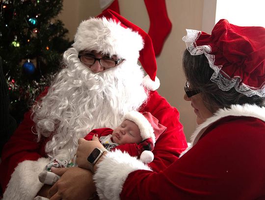 Santa comes to Christmas on Main in Hooks