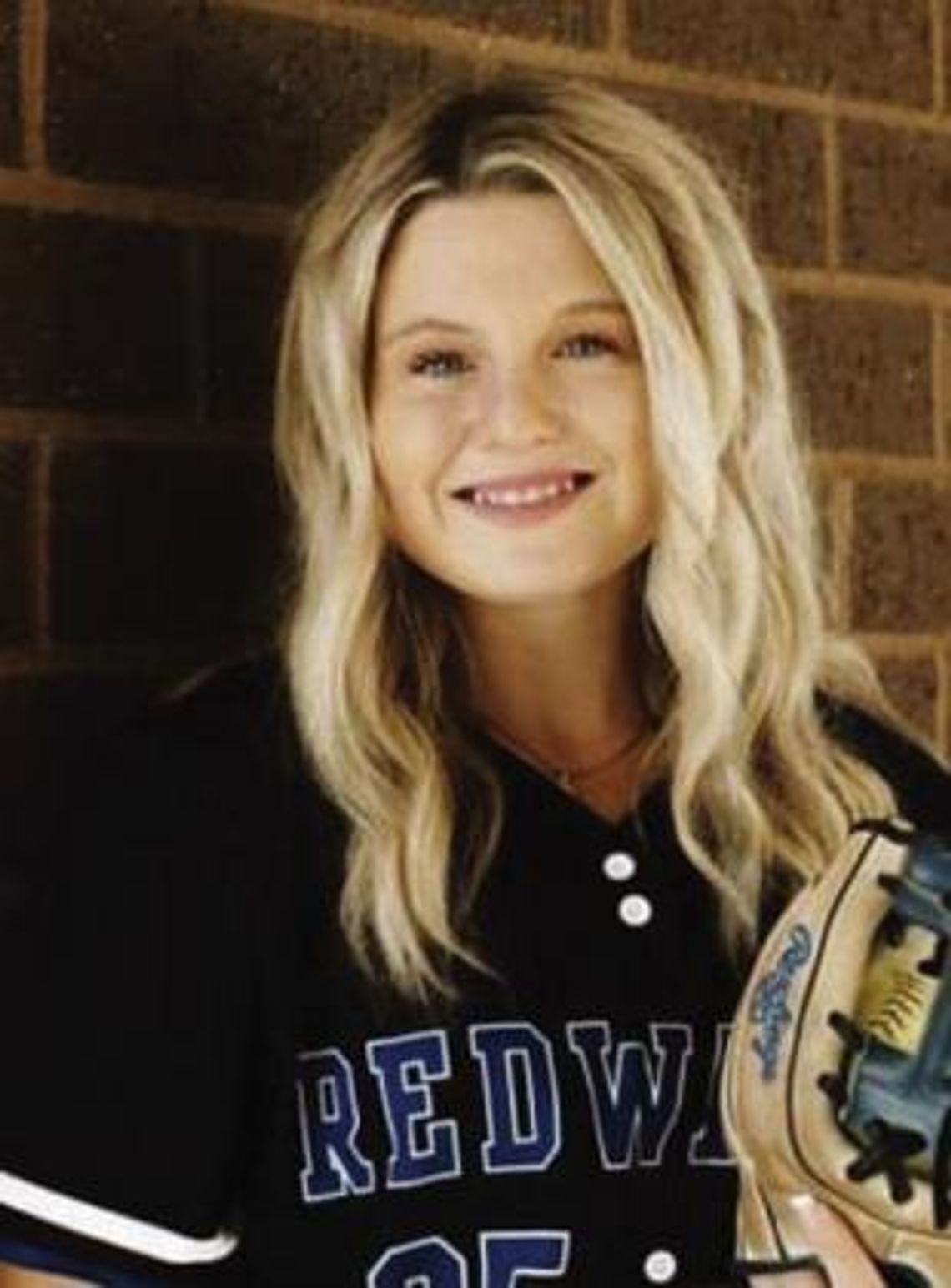 Brooke Usrey signs softball letter of intent with Henderson State University