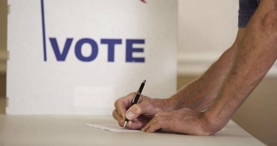 Council hears presentation on new voting system Council hears presentation on new voting system