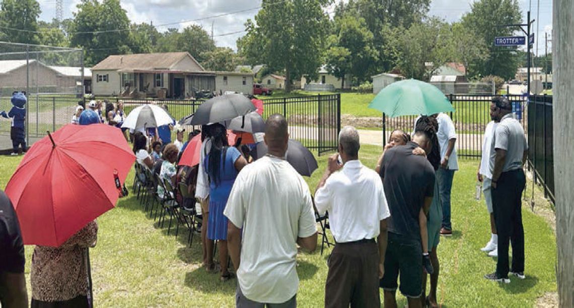 Hooks honors two native sons with street dedications