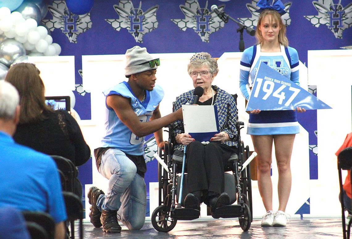 Hooks ISD celebrates 100th birthday