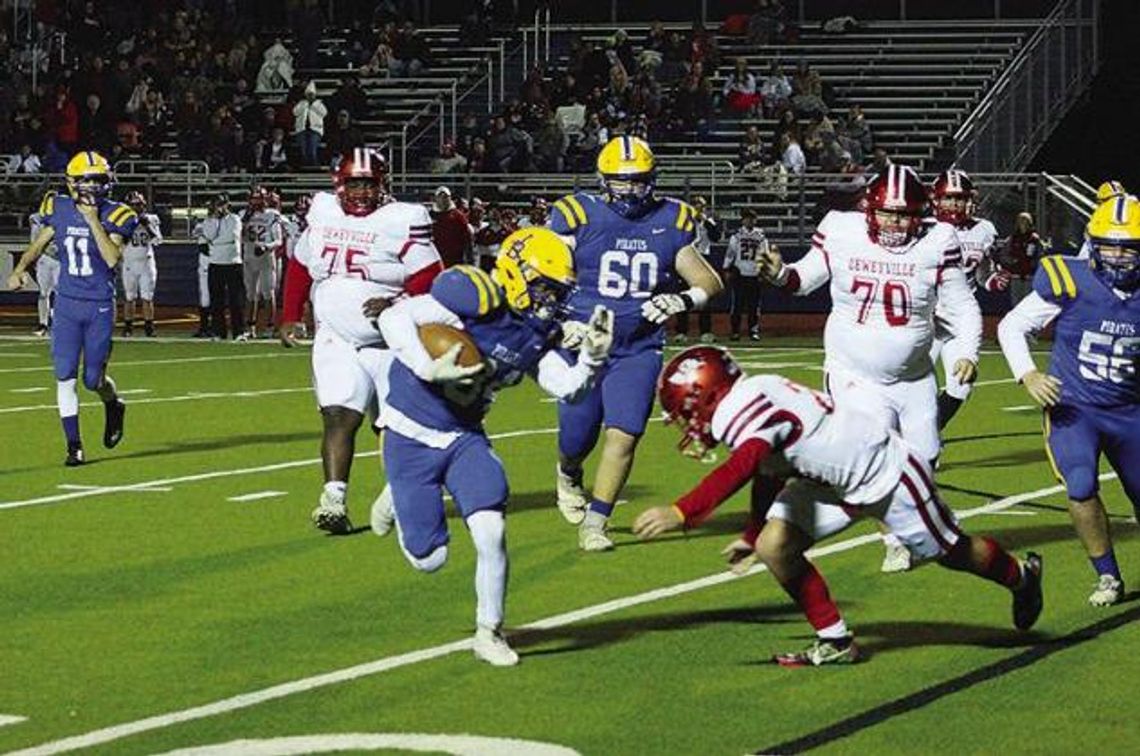James Bowie Pirates advance in football playoffs