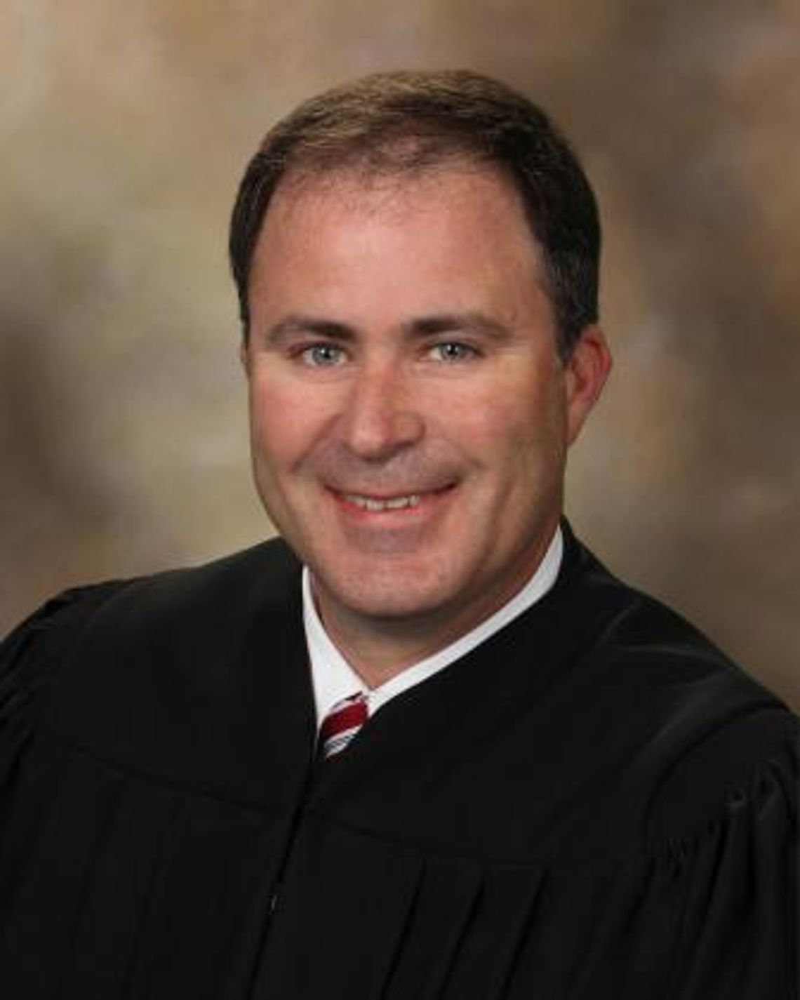 Judge Bill Miller announces bid to retain 5th District Court bench