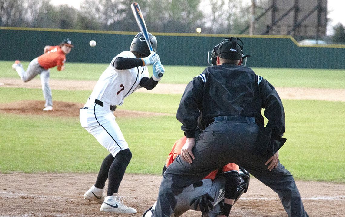 Lady Bears keep winning, Dragons earn win over Hooks
