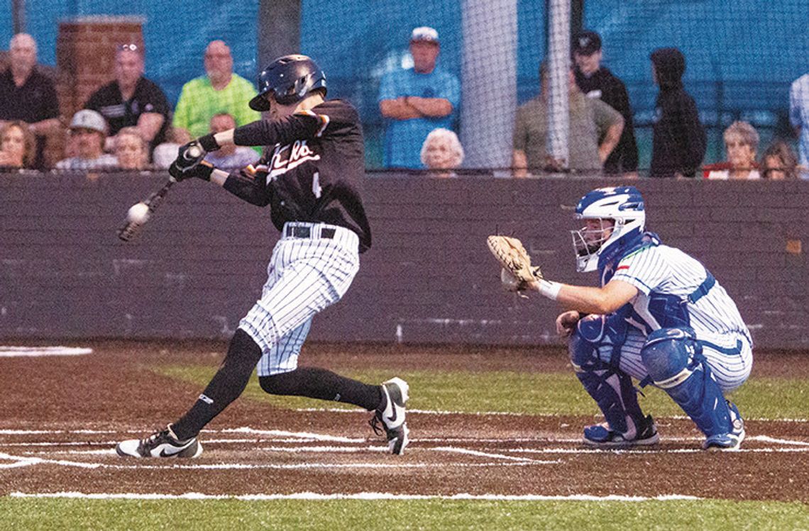 Lady Hornets upset DeKalb to tighten district standings