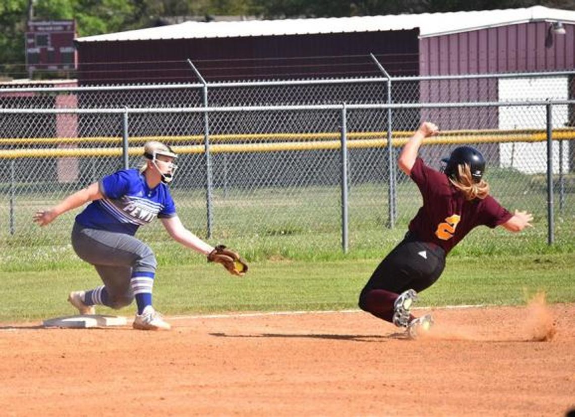 Lady Lions, Lady Pirates grab big district wins