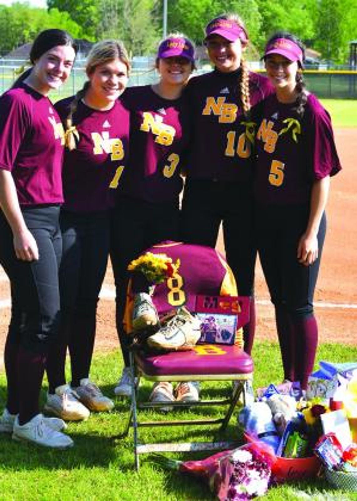 Lady Lions win in season finale, Hooks wins