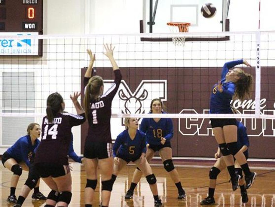 Lady Pirates cage Lady Cards, Hooks and New Boston win