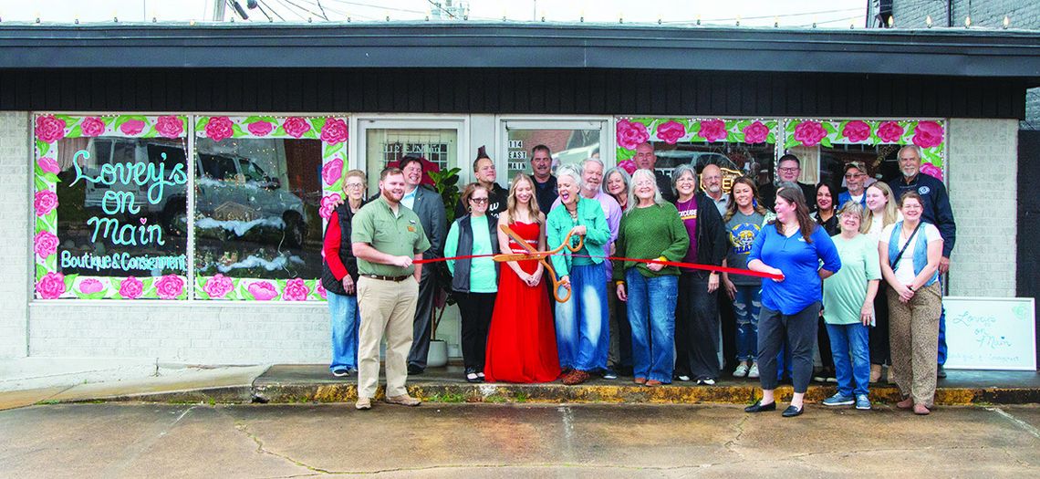 Lovey’s On Main Boutique and Consignment celebrates with NB Chamber