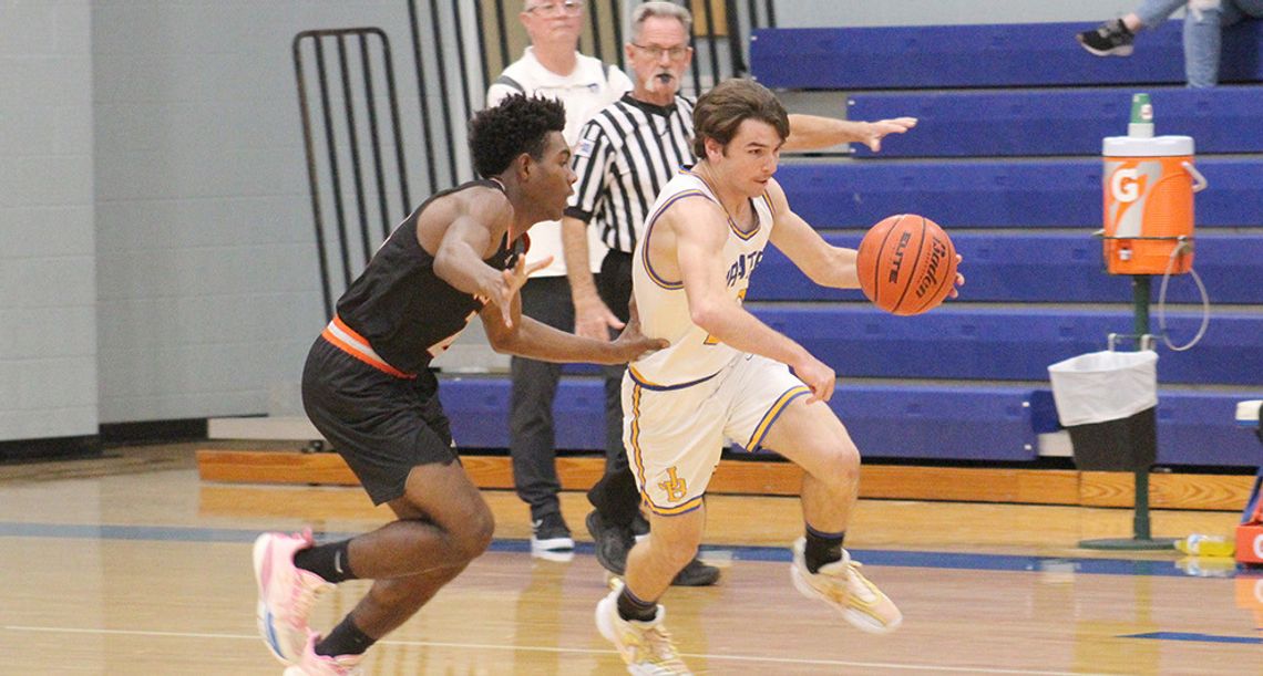 Pirates stay on track