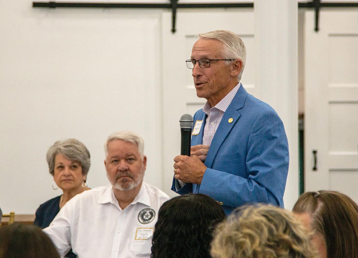 VanDeaver speaks to city leaders at event in New Boston